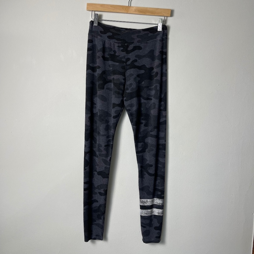 SUNDRY Stripes Camo Yoga Legging Size 1